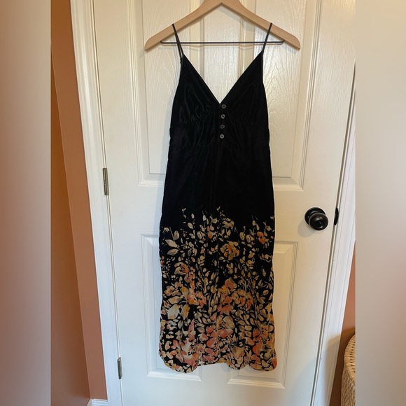 Urban Outfitters Beyond the Radar Women’s Velour Printed Midi Dress - Picture 2 of 6